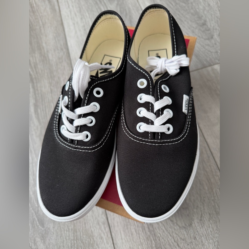 Vans Authentic Lowpro Women’s Shoes New in Box Black, Size 6 - Picture 5 of 10